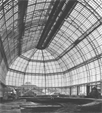 Historische Aufnahme des Großen Tropenhauses von innen, kurz vor seiner Fertigstellung (um 1906).