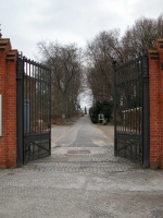 Garteneingang am Königin-Luise-Platz. Foto: I. Haas / Botanischer Garten und Botanisches Museum Berlin