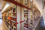 Im Magazin der Bibliothek