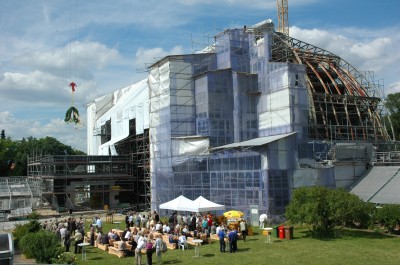 Richtkranz über dem Großen Tropenhaus. [Foto: I. Haas].